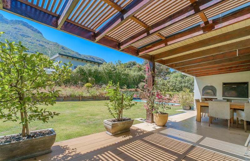 4 Bedroom Property for Sale in Tarragona Western Cape